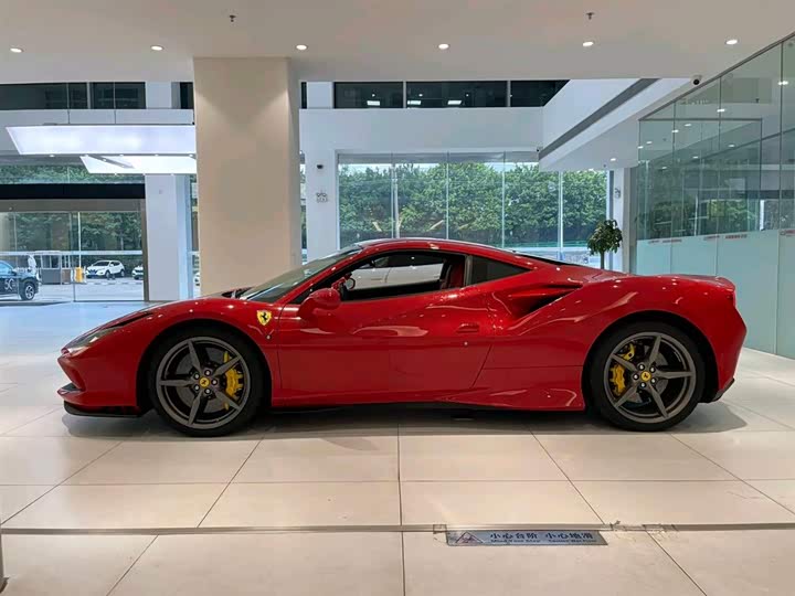 Photo 6 - Ferrari F8