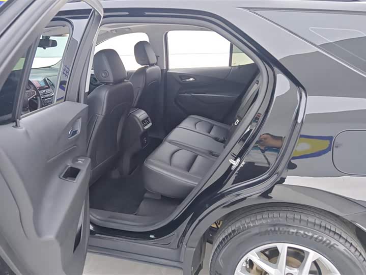 Фото 11 - Chevrolet Equinox