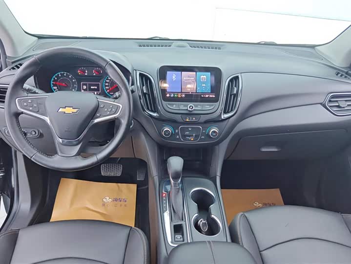 Фото 12 - Chevrolet Equinox