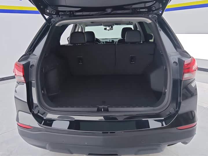 Фото 4 - Chevrolet Equinox