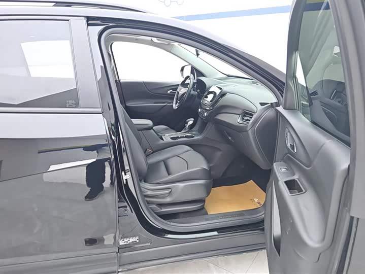 Фото 8 - Chevrolet Equinox