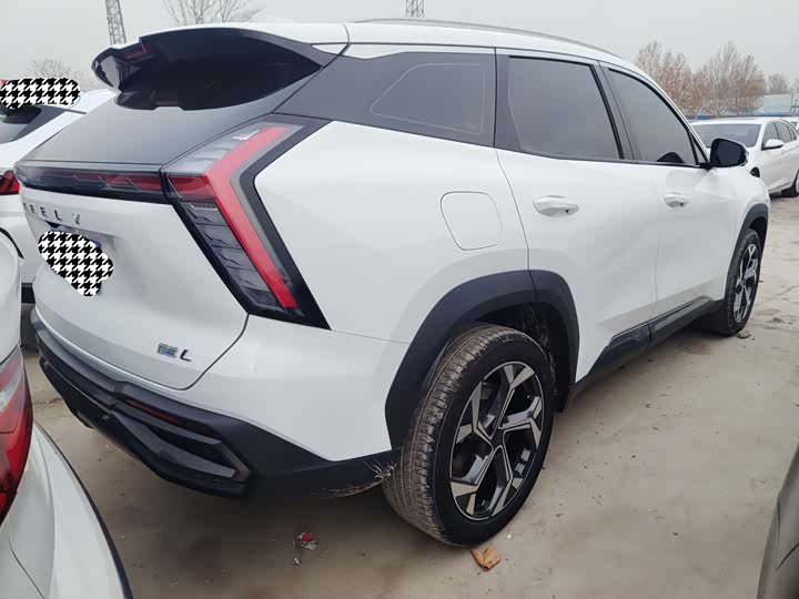 Фото 10 - Geely Atlas L