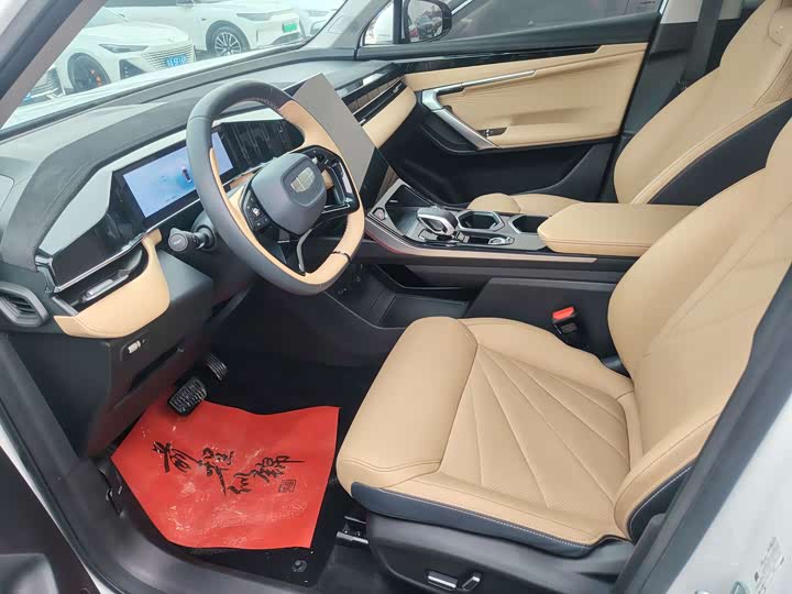 Фото 4 - Geely Atlas L