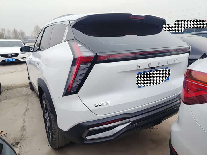 Фото 9 - Geely Atlas L