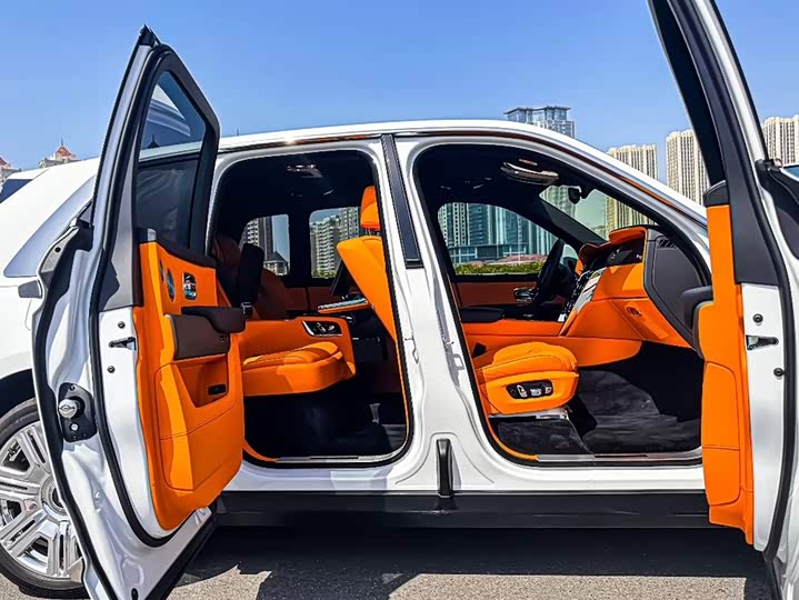 Фото 12 - Rolls-Royce Cullinan