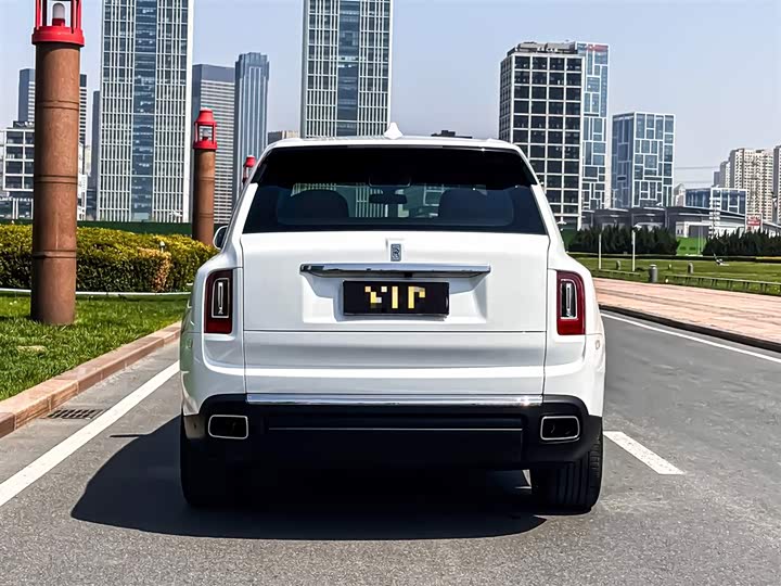 Фото 13 - Rolls-Royce Cullinan