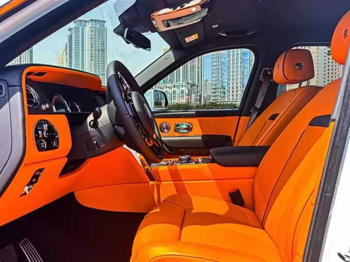 Фото 6 - Rolls-Royce Cullinan