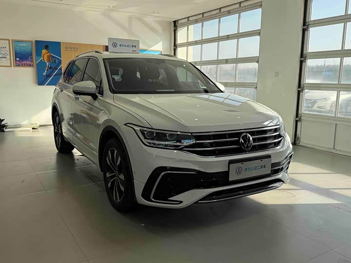 Фото 3 - Volkswagen Tiguan L Pro