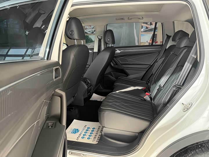 Фото 6 - Volkswagen Tiguan L Pro