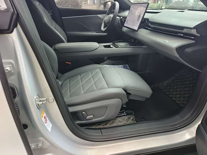 Фото 4 - Changan Deepal S05