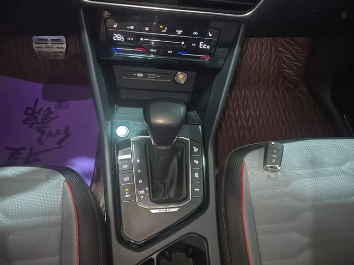 Фото 14 - Volkswagen Tiguan L Hybrid