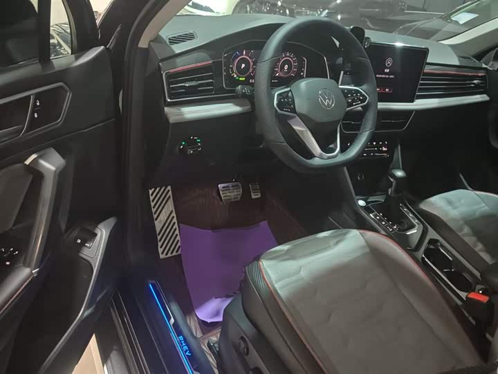 Фото 16 - Volkswagen Tiguan L Hybrid