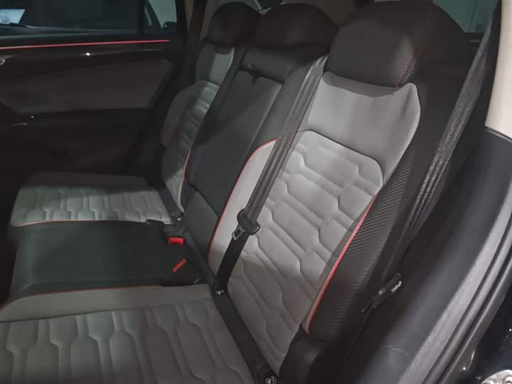 Фото 17 - Volkswagen Tiguan L Hybrid