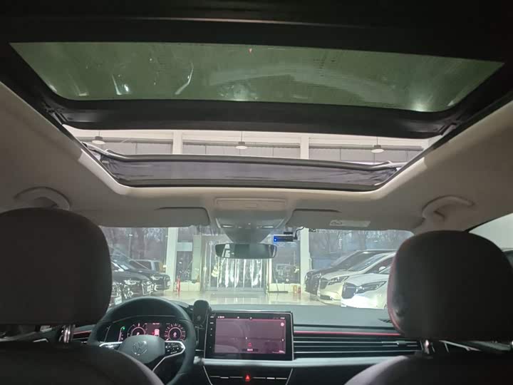 Фото 18 - Volkswagen Tiguan L Hybrid