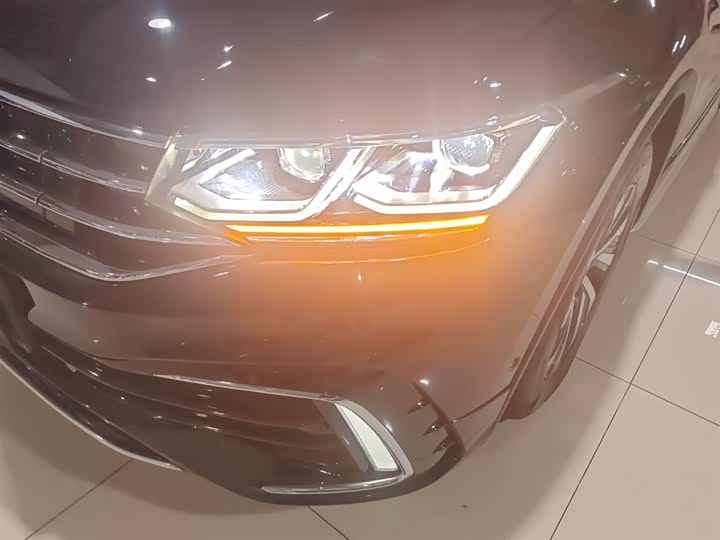 Фото 24 - Volkswagen Tiguan L Hybrid