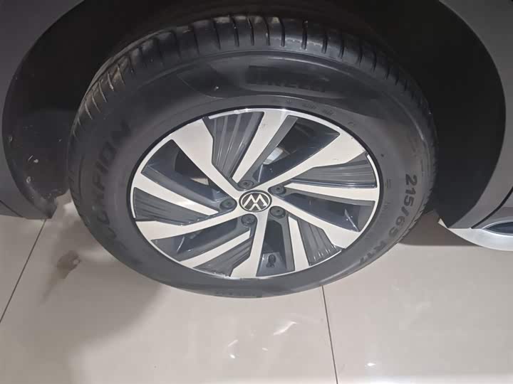 Фото 26 - Volkswagen Tiguan L Hybrid