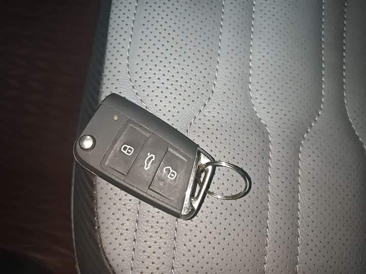 Фото 9 - Volkswagen Tiguan L Hybrid