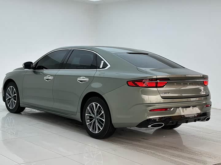 Фото 4 - Geely Preface