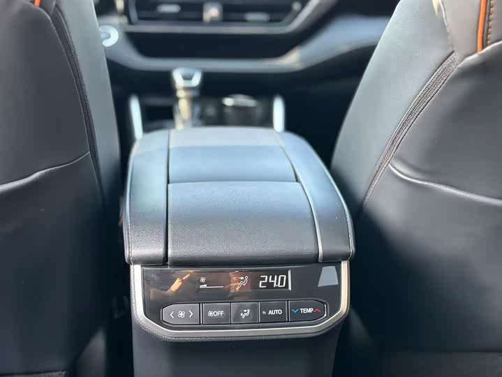 Фото 16 - Toyota Crown Kluger