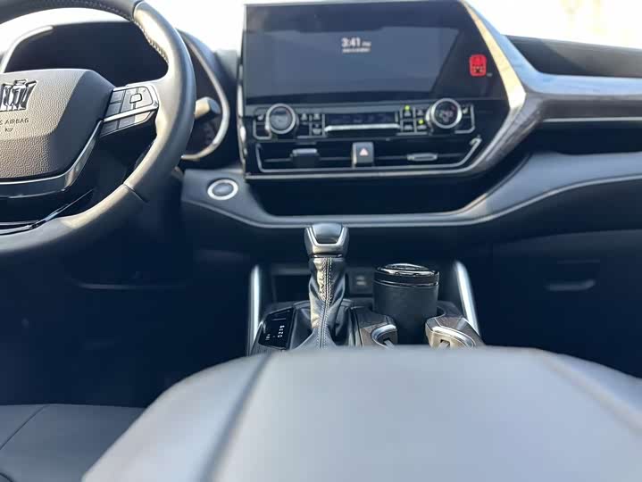 Фото 17 - Toyota Crown Kluger