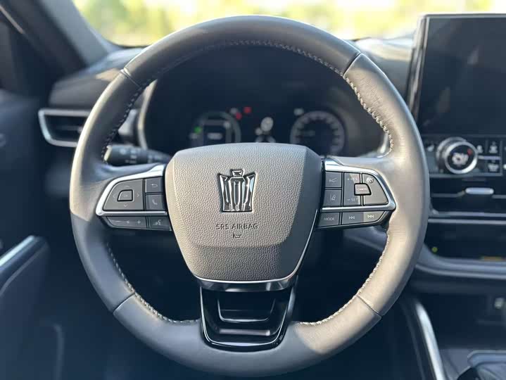 Фото 19 - Toyota Crown Kluger