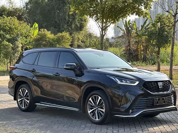 Фото 3 - Toyota Crown Kluger