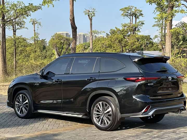 Фото 4 - Toyota Crown Kluger