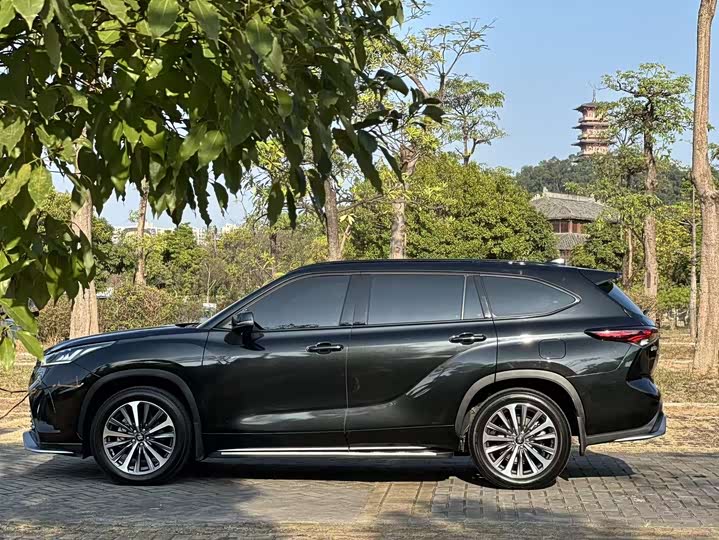 Фото 7 - Toyota Crown Kluger