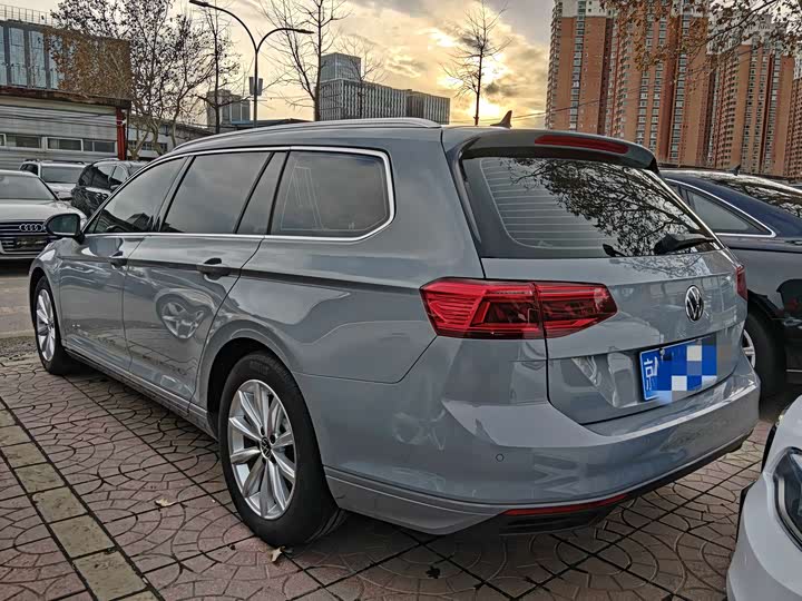 Фото 14 - Volkswagen Passat Variant