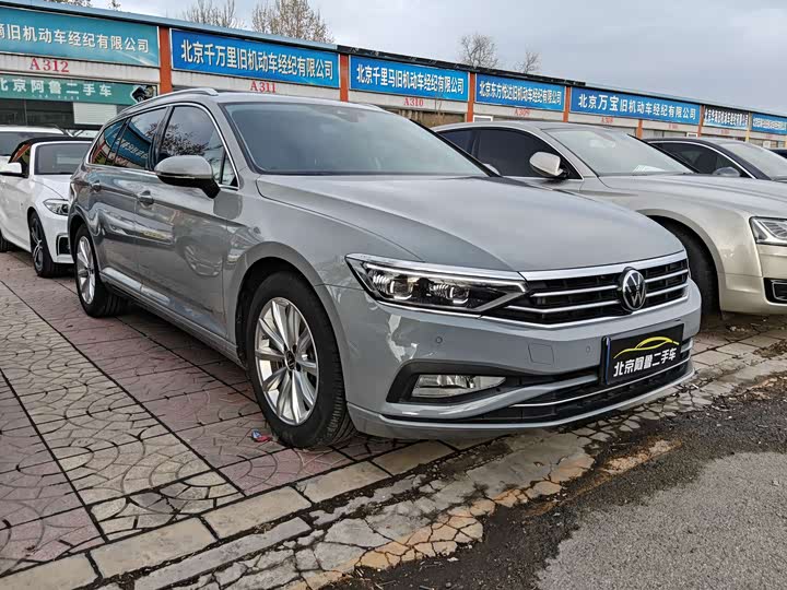 Фото 2 - Volkswagen Passat Variant