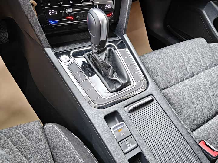 Фото 7 - Volkswagen Passat Variant