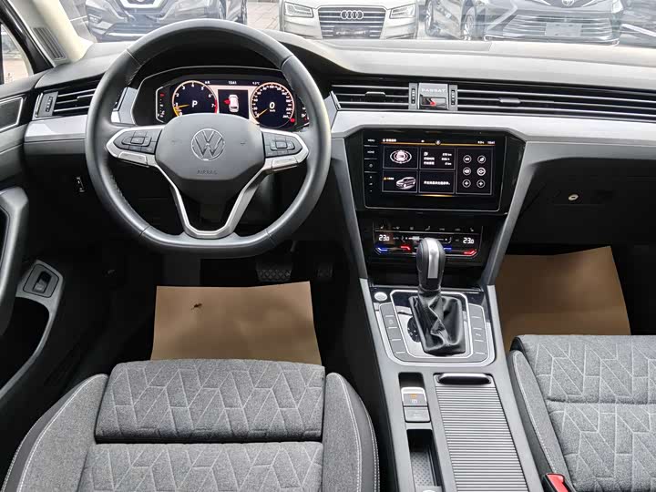 Фото 8 - Volkswagen Passat Variant