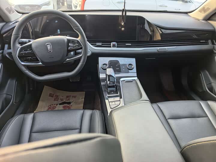 Фото 6 - Bestune B70