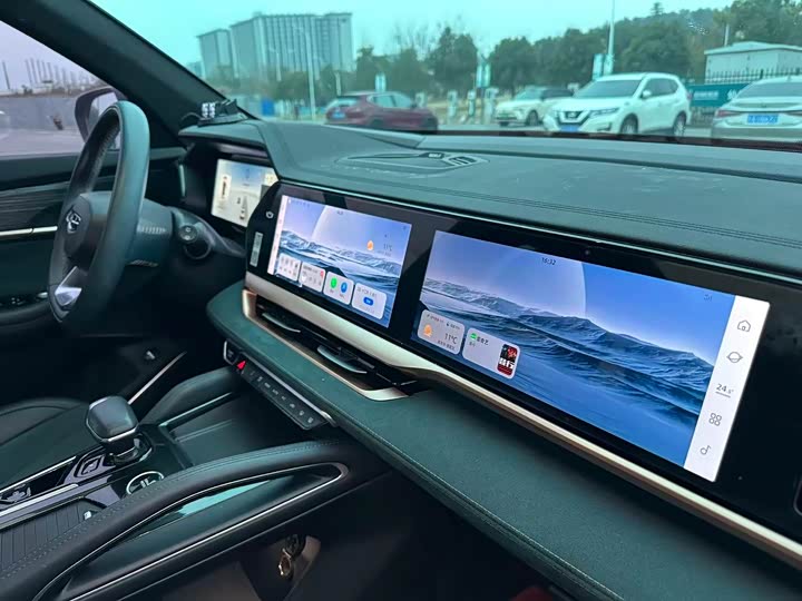 Фото 14 - Geely Monjaro