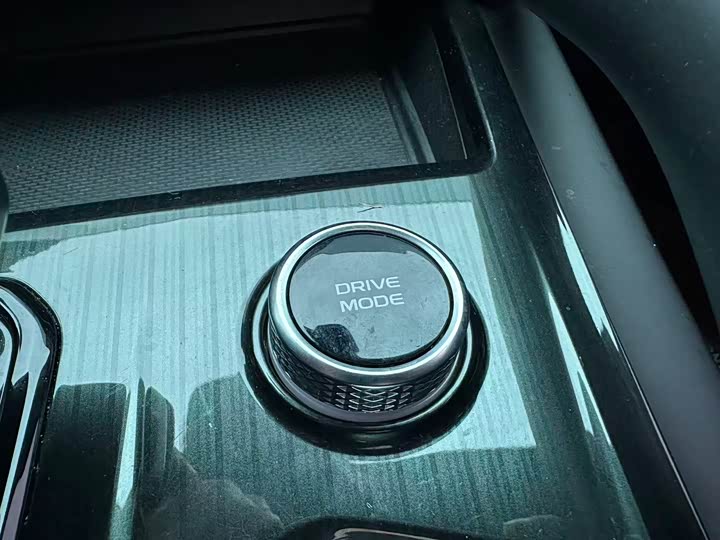 Фото 20 - Geely Monjaro