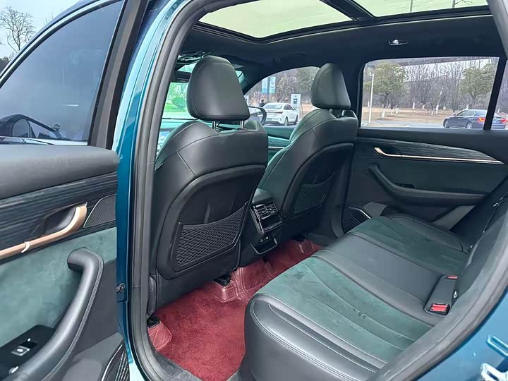 Фото 8 - Geely Monjaro