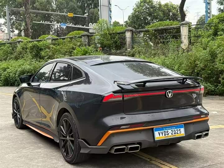 Фото 9 - Changan UNI-V