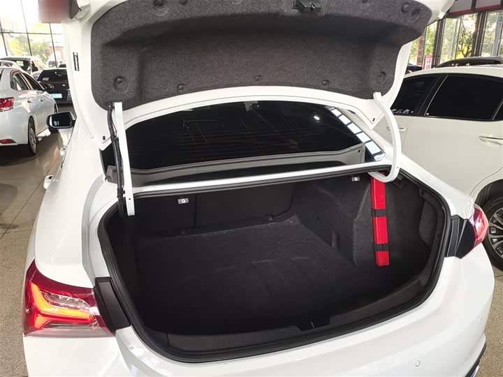 Фото 19 - Chevrolet Malibu XL