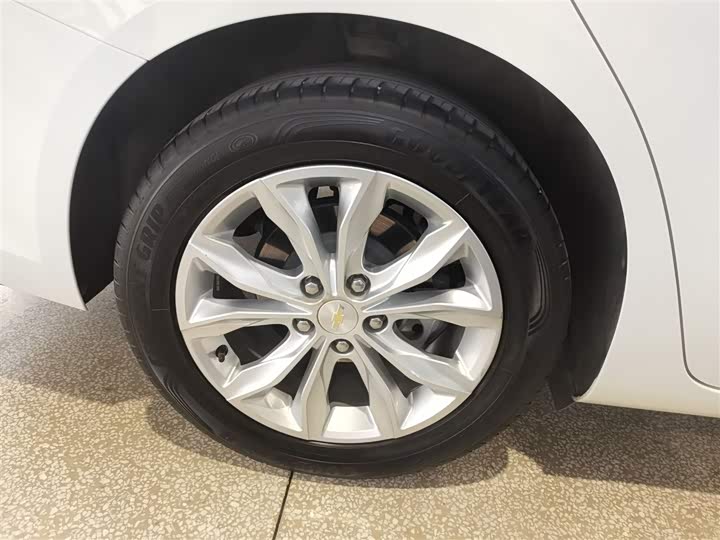 Фото 26 - Chevrolet Malibu XL