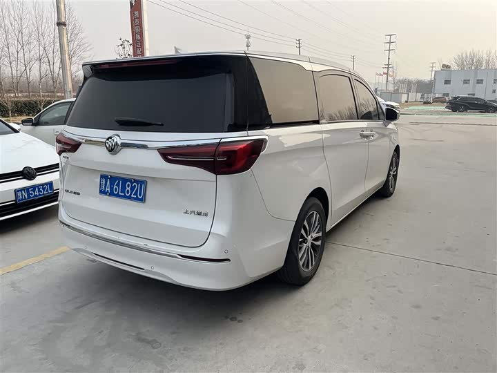 Фото 11 - Buick GL8 ES