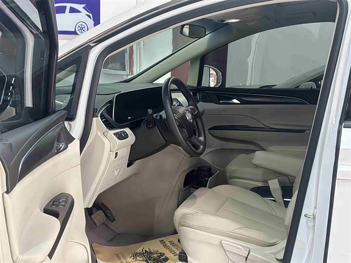 Фото 4 - Buick GL8 ES