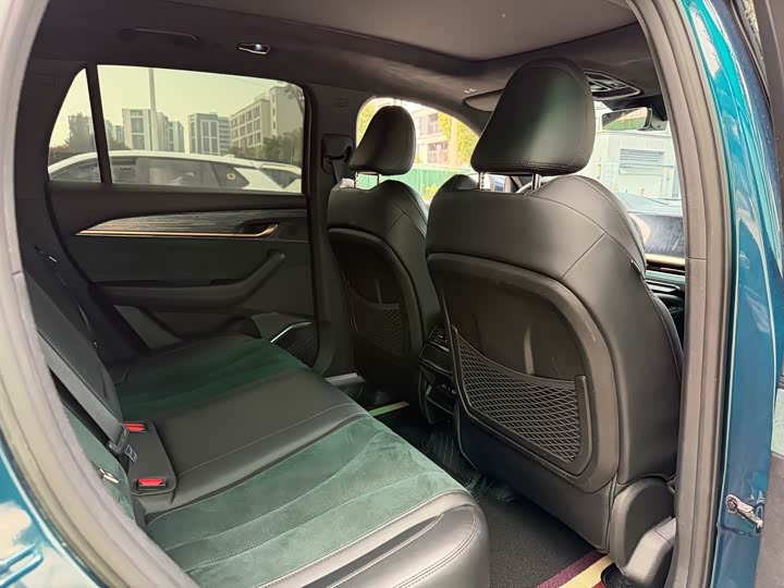 Фото 5 - Geely Monjaro