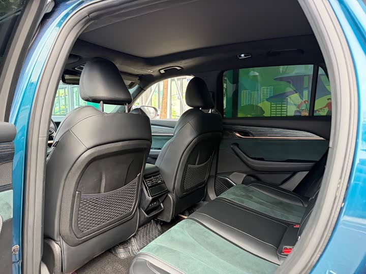 Фото 6 - Geely Monjaro