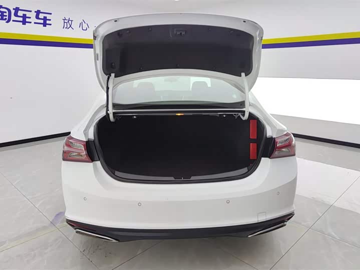 Фото 4 - Chevrolet Malibu XL