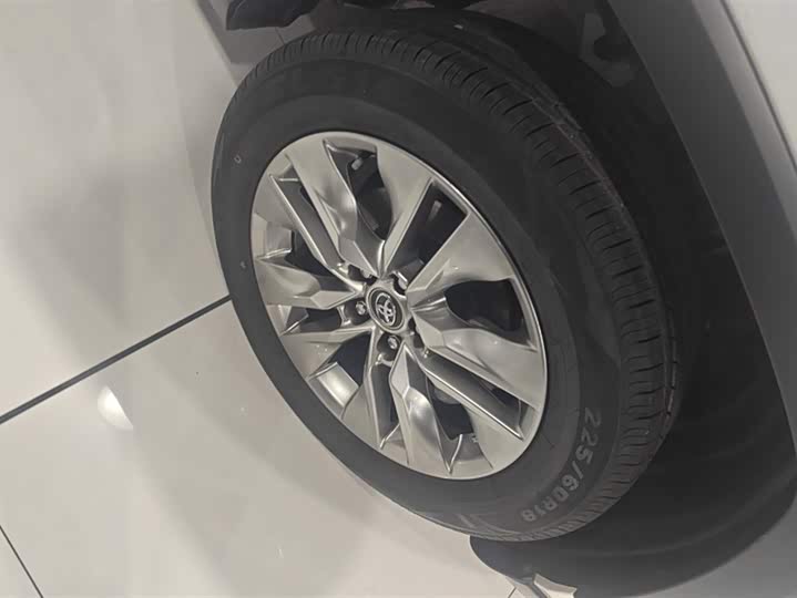 Фото 6 - Toyota Wildlander