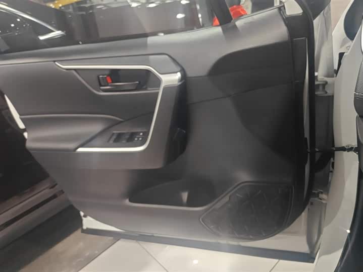 Фото 7 - Toyota Wildlander