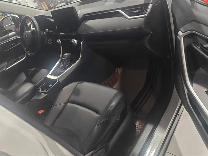 Фото 8 - Toyota Wildlander