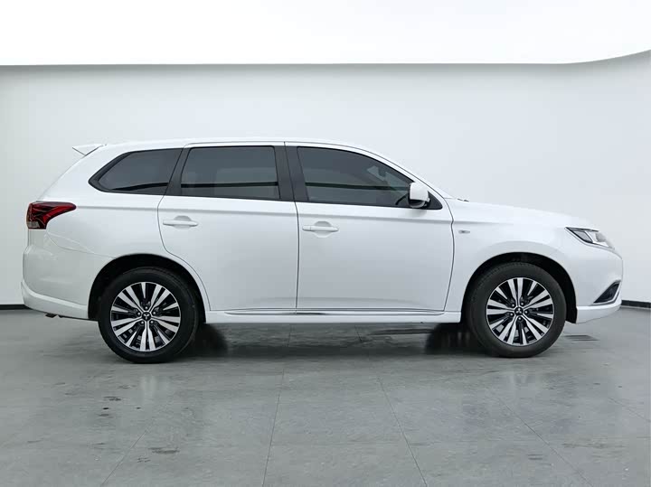 Фото 12 - Mitsubishi Outlander