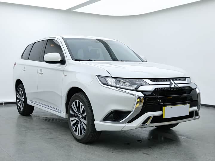 Фото 3 - Mitsubishi Outlander