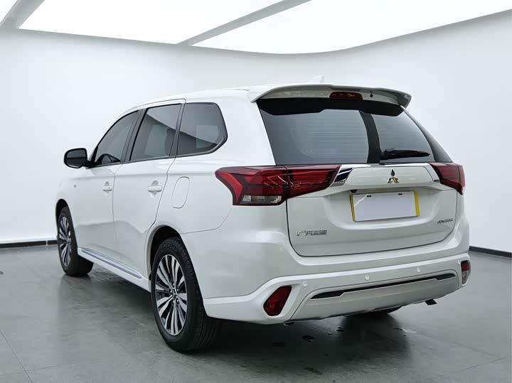 Фото 4 - Mitsubishi Outlander